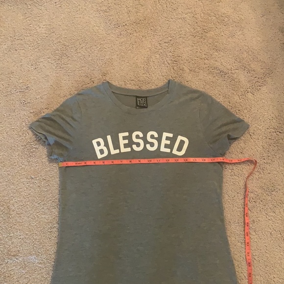😇 “Blessed” Short Sleeved T-shirt Size M 😇 - Picture 14 of 16